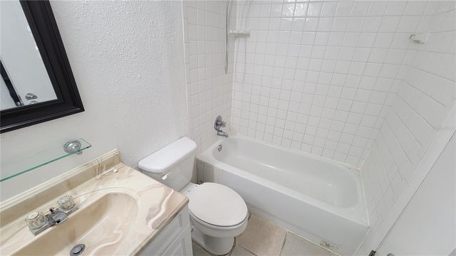 6004 VILLAGE CIRCLE 6004, Orlando, FL 32822