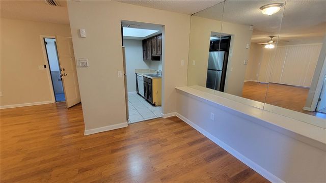 6004 VILLAGE CIRCLE 6004, Orlando, FL 32822