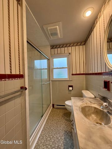 5 Lindbergh Avenue, Amsterdam, NY 12010