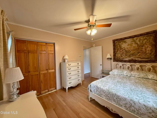 5 Lindbergh Avenue, Amsterdam, NY 12010