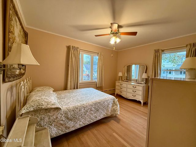 5 Lindbergh Avenue, Amsterdam, NY 12010