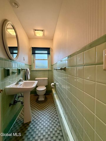 5 Lindbergh Avenue, Amsterdam, NY 12010