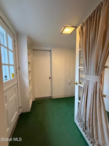 5 Lindbergh Avenue, Amsterdam, NY 12010