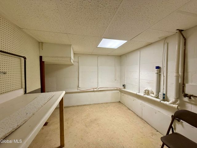 5 Lindbergh Avenue, Amsterdam, NY 12010