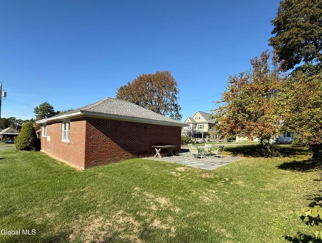 5 Lindbergh Avenue, Amsterdam, NY 12010