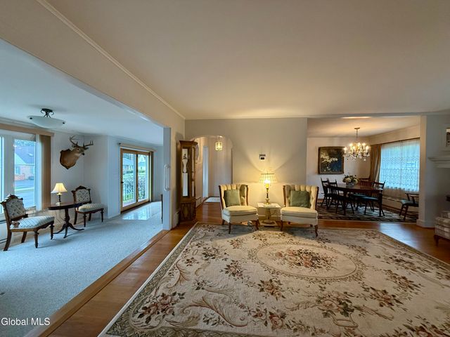 5 Lindbergh Avenue, Amsterdam, NY 12010