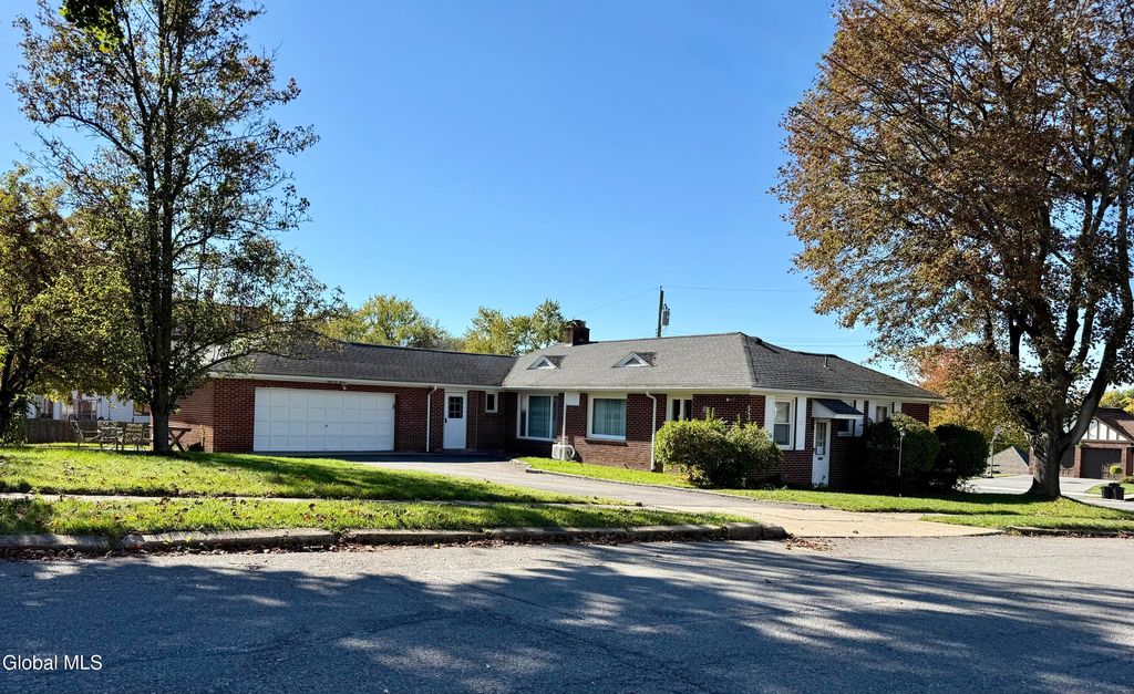 5 Lindbergh Avenue, Amsterdam, NY 12010