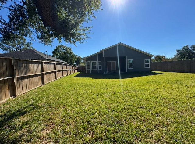 8437 Winthrop Street, Houston, TX 77075