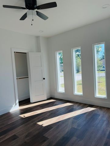 8437 Winthrop Street, Houston, TX 77075