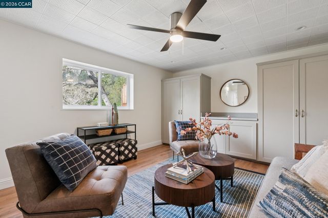 1315 El Curtola, Lafayette, CA 94549