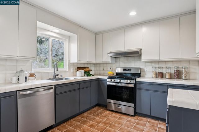 1315 El Curtola, Lafayette, CA 94549