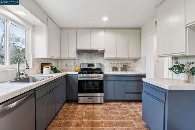 1315 El Curtola, Lafayette, CA 94549