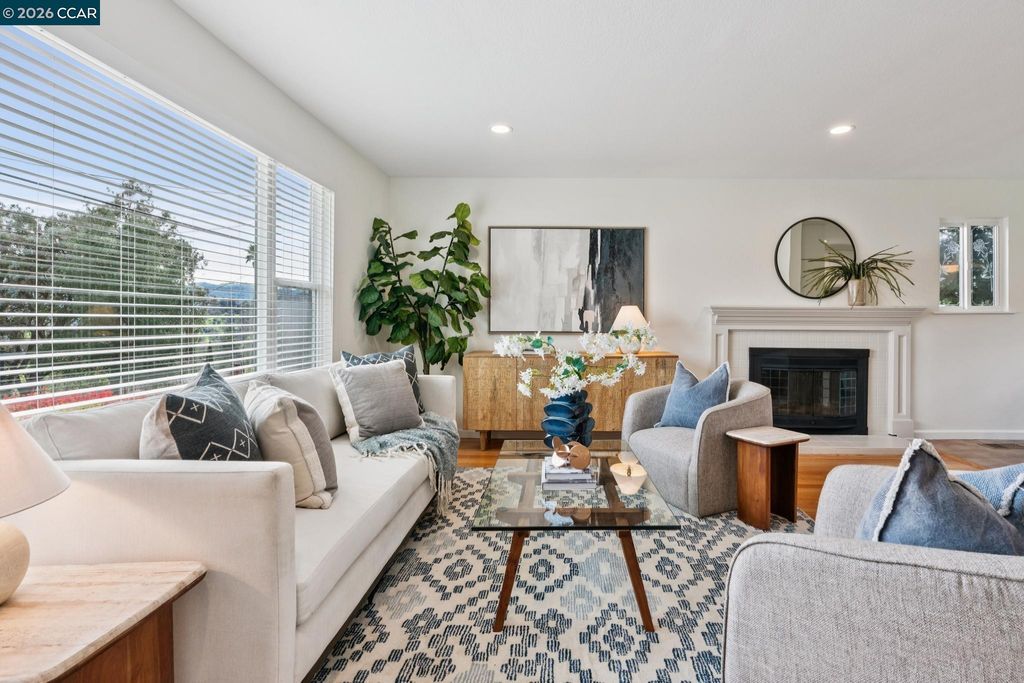 1315 El Curtola, Lafayette, CA 94549