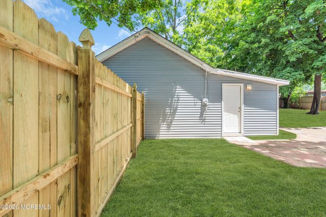 1211 Bryant Avenue, Toms River, NJ 08753