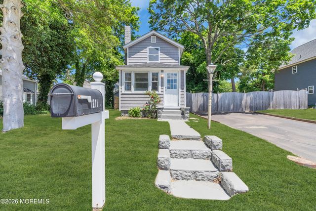1211 Bryant Avenue, Toms River, NJ 08753