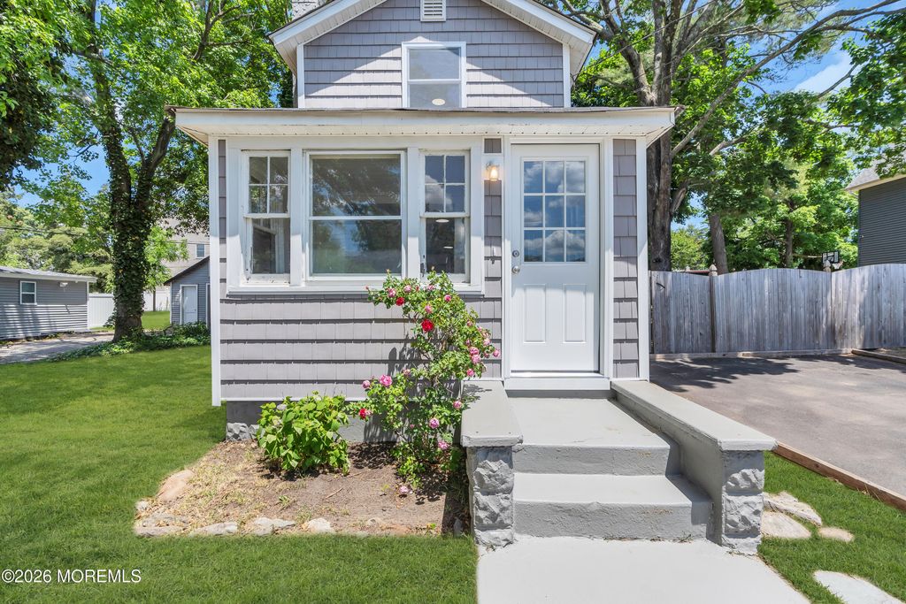 1211 Bryant Avenue, Toms River, NJ 08753