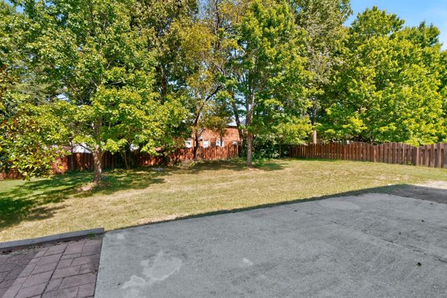 1196 Lacy Lane, Lexington, KY 40513