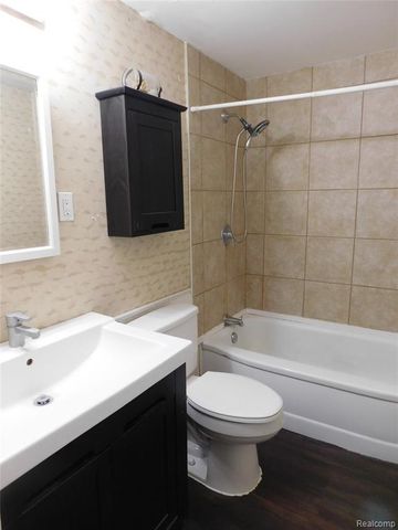 21367 Wendell Street, Clinton Township, MI 48036