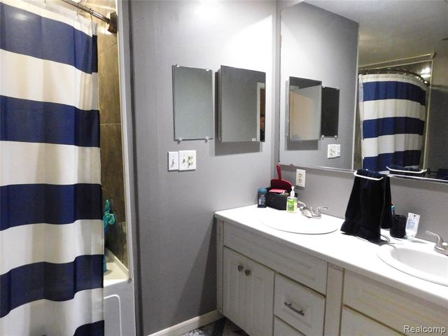 21367 Wendell Street, Clinton Township, MI 48036