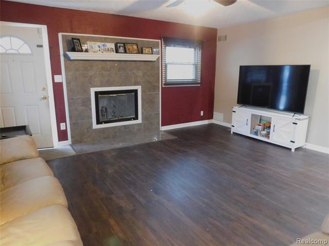 21367 Wendell Street, Clinton Township, MI 48036