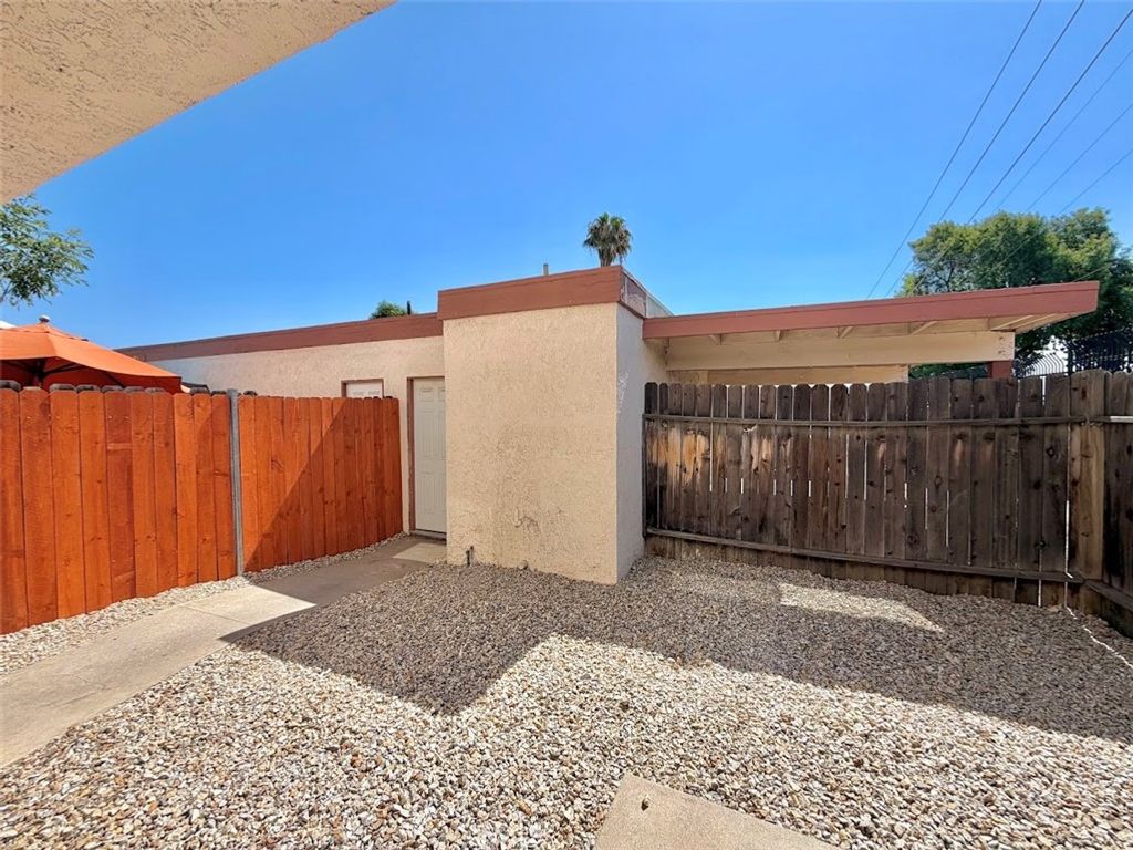 Image 15 of property listing at 345 N Eucalyptus Avenue 1, Rialto, CA 92376