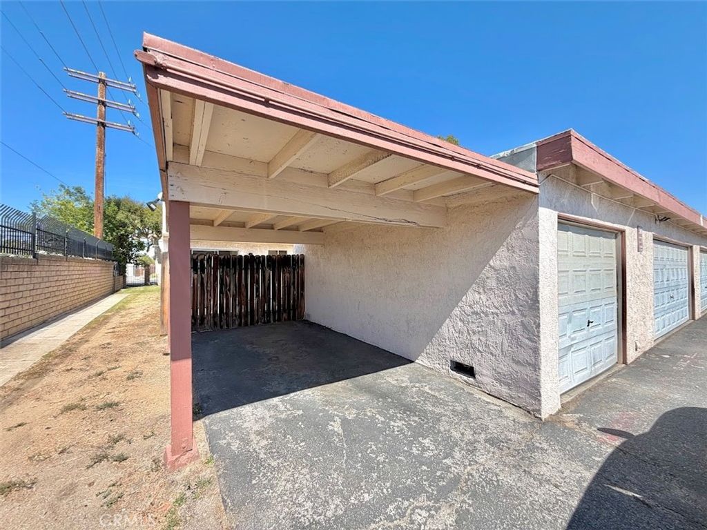 Image 18 of property listing at 345 N Eucalyptus Avenue 1, Rialto, CA 92376