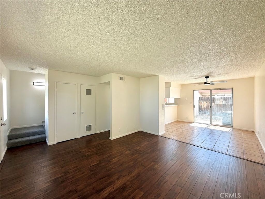 Image 3 of property listing at 345 N Eucalyptus Avenue 1, Rialto, CA 92376