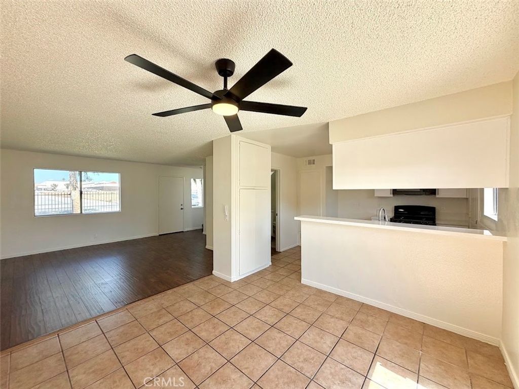 Image 4 of property listing at 345 N Eucalyptus Avenue 1, Rialto, CA 92376