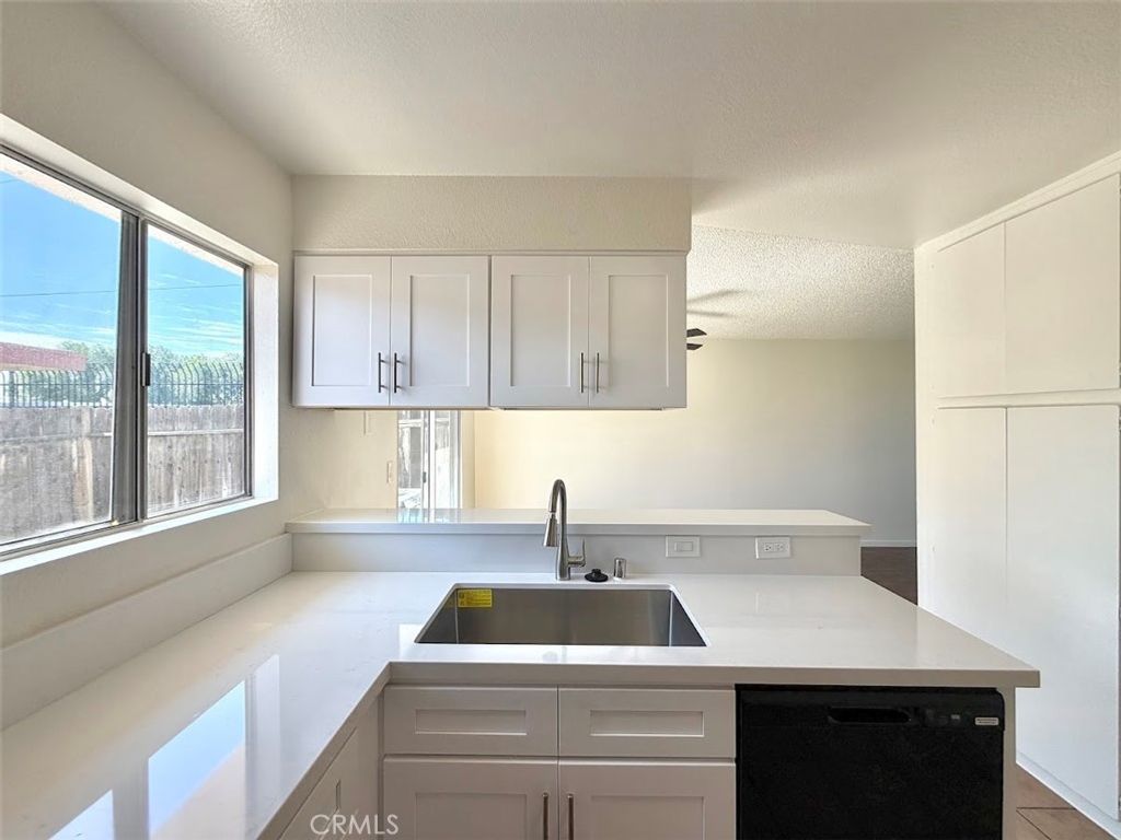 Image 8 of property listing at 345 N Eucalyptus Avenue 1, Rialto, CA 92376