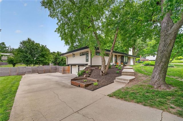 10737 Countryside Drive, Kansas City, KS 66109
