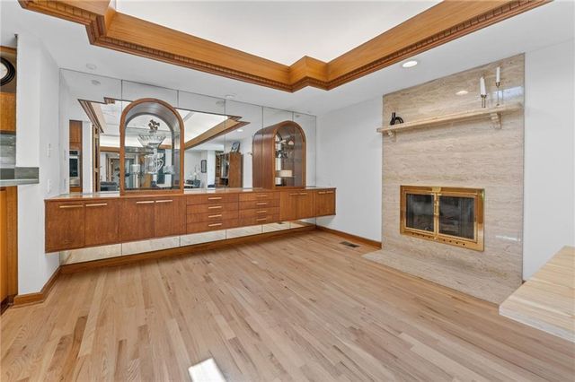 10737 Countryside Drive, Kansas City, KS 66109