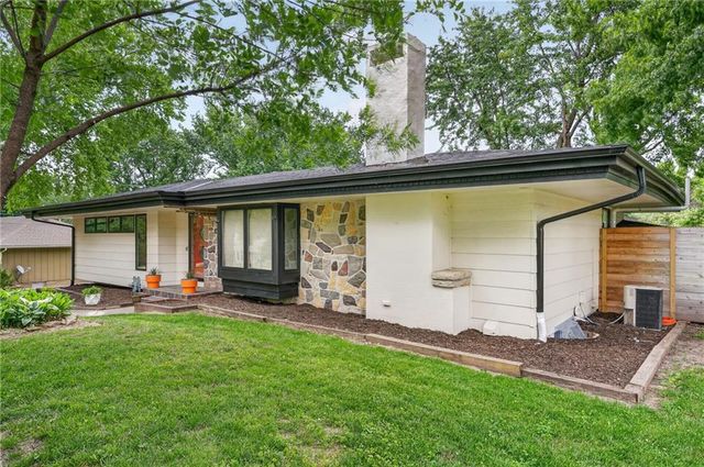 10737 Countryside Drive, Kansas City, KS 66109