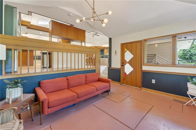 10737 Countryside Drive, Kansas City, KS 66109