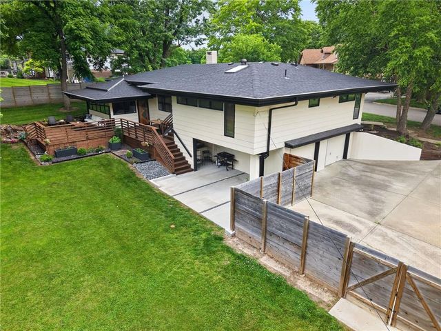 10737 Countryside Drive, Kansas City, KS 66109