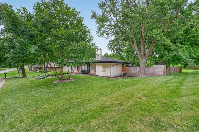 10737 Countryside Drive, Kansas City, KS 66109