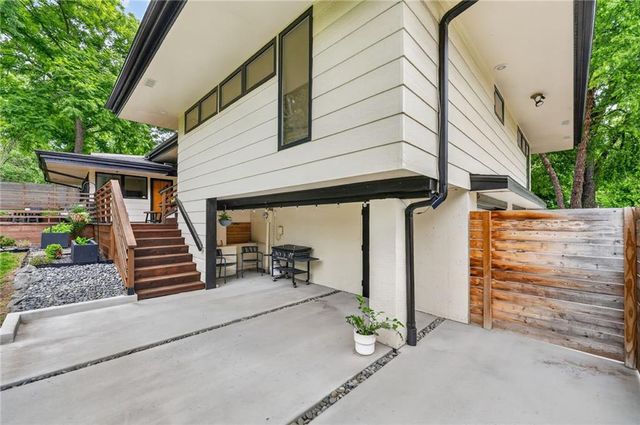10737 Countryside Drive, Kansas City, KS 66109