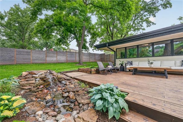 10737 Countryside Drive, Kansas City, KS 66109