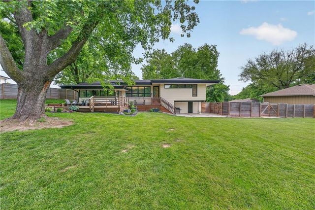 10737 Countryside Drive, Kansas City, KS 66109