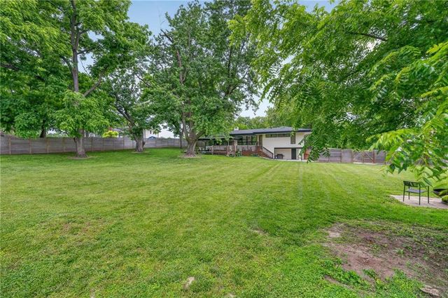 10737 Countryside Drive, Kansas City, KS 66109