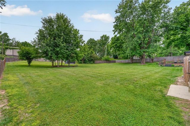 10737 Countryside Drive, Kansas City, KS 66109