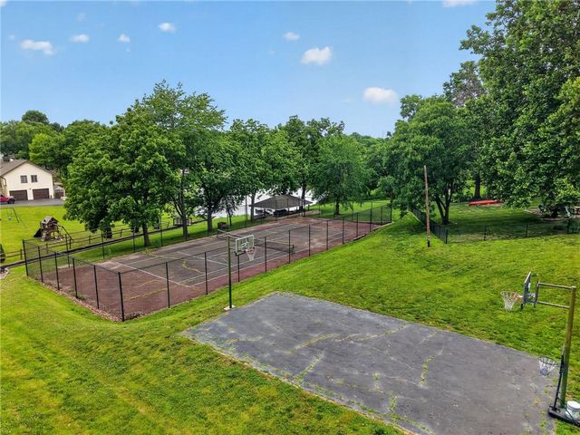 10737 Countryside Drive, Kansas City, KS 66109