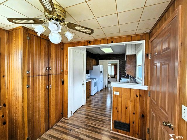 1212 H Street, Geneva, NE 68361