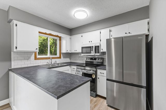 650 Birch Lane S, Shoreview, MN 55126
