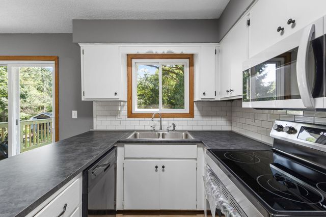 650 Birch Lane S, Shoreview, MN 55126