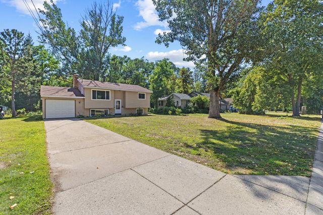 650 Birch Lane S, Shoreview, MN 55126
