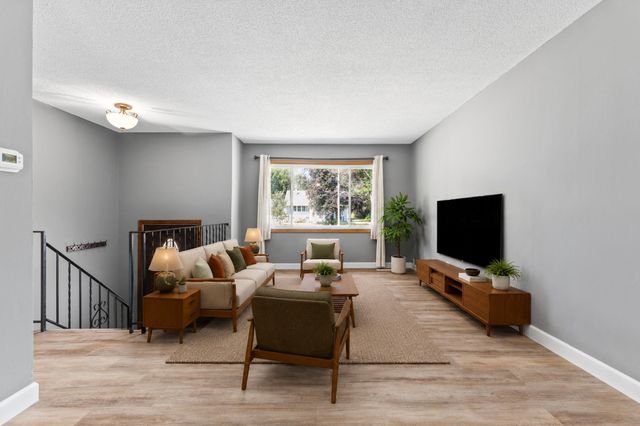 650 Birch Lane S, Shoreview, MN 55126