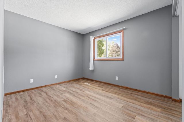 650 Birch Lane S, Shoreview, MN 55126
