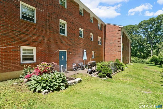 41 Briarwood Lane F, Branford, CT 06405