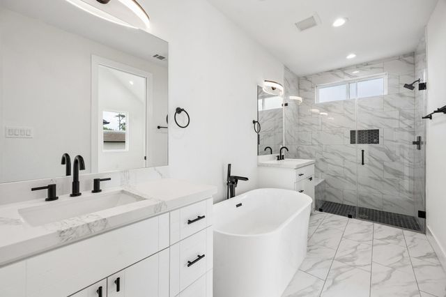 424 Sikes Street, Houston, TX 77018