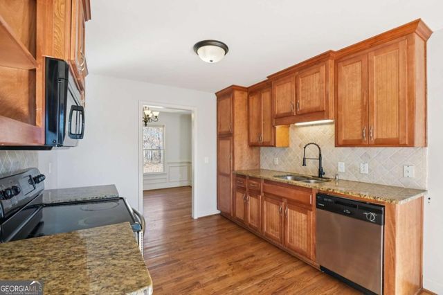 102 Oak Ridge Trail SE, White, GA 30184